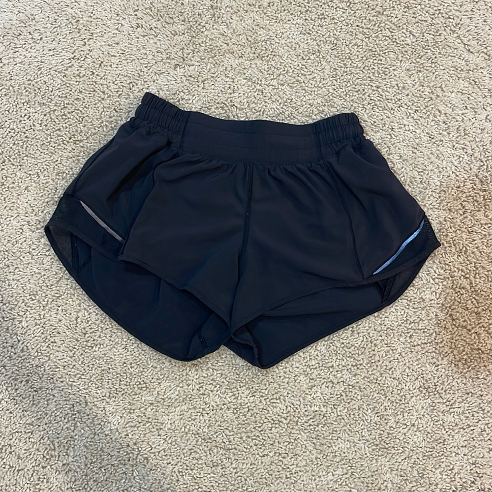 Lululemon Hotty Hot Low-Rise Lined Short 2.5” size 6